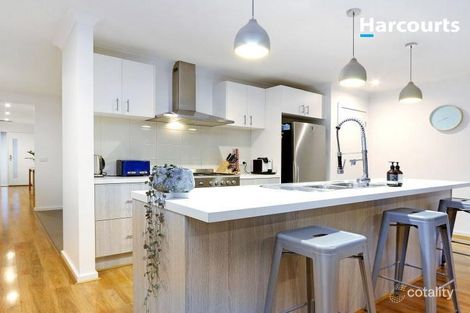 Property photo of 33 Fortuna Crescent Cranbourne West VIC 3977