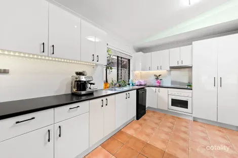 Property photo of 14 Hyde Place Forest Lake QLD 4078