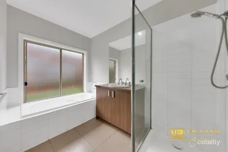 Property photo of 75 Bridgehaven Drive Craigieburn VIC 3064