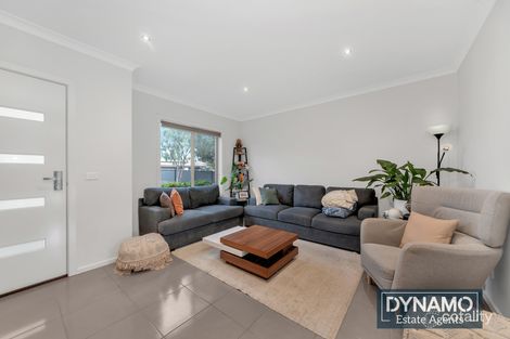 Property photo of 18/1 Hyde Park Avenue Craigieburn VIC 3064