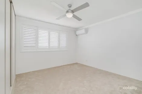 Property photo of 2/3 Robert Street Labrador QLD 4215