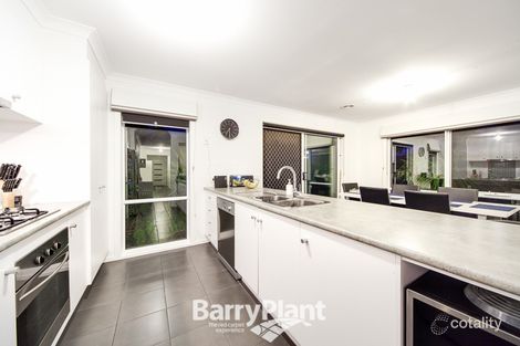 Property photo of 11 Tangelo Terrace Pakenham VIC 3810