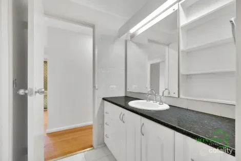 Property photo of 42 Malmsbury Drive Meadow Heights VIC 3048