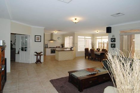 2 Bardeen Pass, Carramar, WA 6031