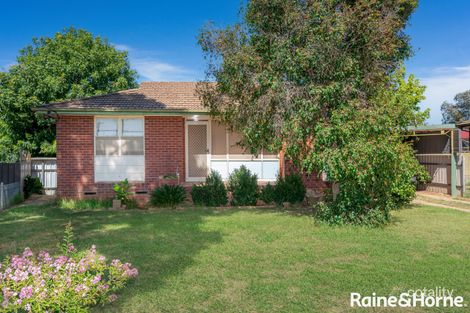 Property photo of 31 Chifley Crescent Kooringal NSW 2650