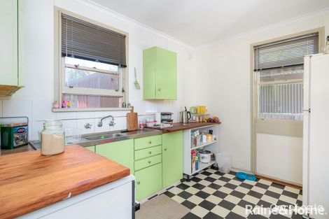 Property photo of 31 Chifley Crescent Kooringal NSW 2650