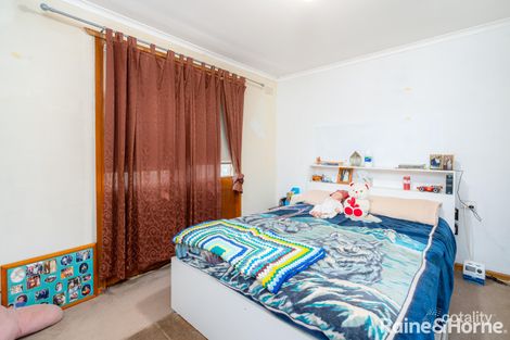 Property photo of 31 Chifley Crescent Kooringal NSW 2650