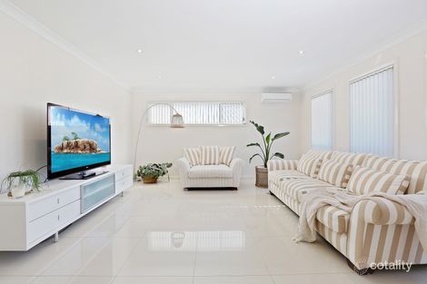 Property photo of 2/201 Wyndarra Way Koonawarra NSW 2530