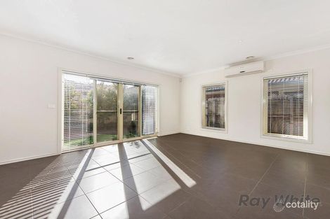 Property photo of 2/282 Furlong Road St Albans VIC 3021