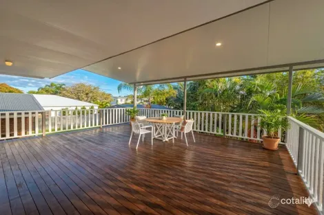16 OCEAN ST, TORQUAY, QLD 4655