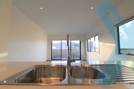 Property photo of 42 Queen Circuit Sunshine VIC 3020