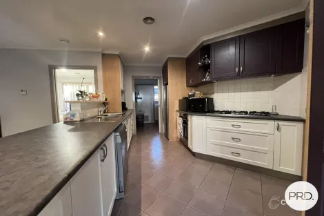 Property photo of 16 Stonehaven Circuit Queanbeyan East NSW 2620