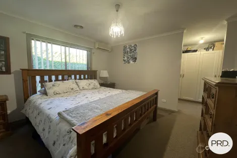 Property photo of 16 Stonehaven Circuit Queanbeyan East NSW 2620