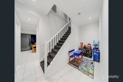 Property photo of 2 Manuscript Drive Endeavour Hills VIC 3802