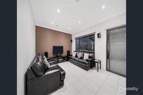 Property photo of 2 Manuscript Drive Endeavour Hills VIC 3802