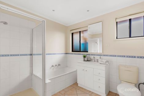 Property photo of 33 McLaughlin Crescent Mill Park VIC 3082