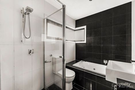 Property photo of 2/22 Maivary Lane Northcote VIC 3070