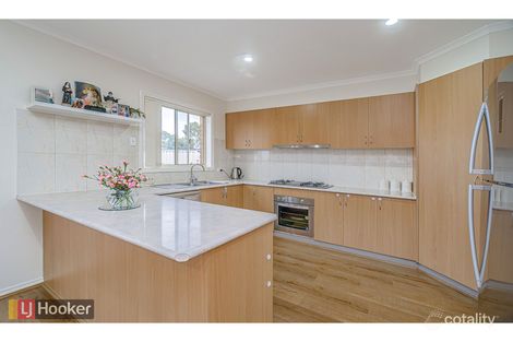Property photo of 16 Discovery Close Craigieburn VIC 3064
