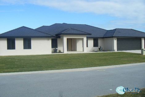 4 Arpenteur Turn, Madora Bay, WA 6210