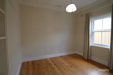 Property photo of 102 Lords Place Orange NSW 2800