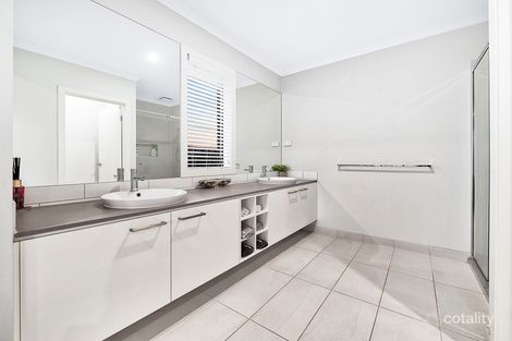 Property photo of 8 Maximus Way Clyde VIC 3978