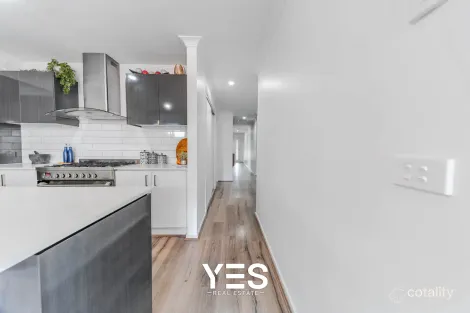 Property photo of 7 Millicent Parade Officer VIC 3809