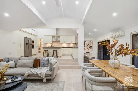 38 Lansdowne Rd, Gooseberry Hill, WA 6076