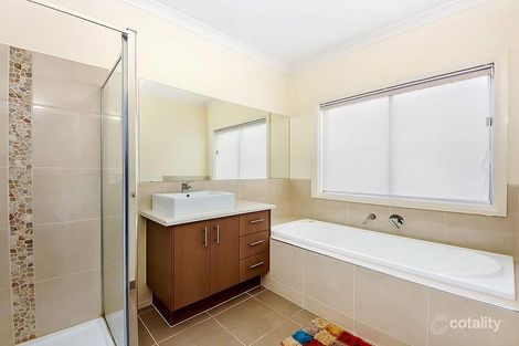 Property photo of 54 Rutherglen Way Caroline Springs VIC 3023
