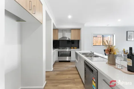 Property photo of 74 Davis Road Tarneit VIC 3029