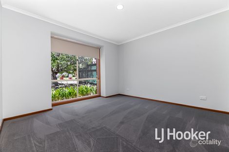 Property photo of 19 Adelaide Close Berwick VIC 3806