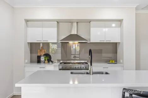 Property photo of 32 Shortridge Drive Lucas VIC 3350