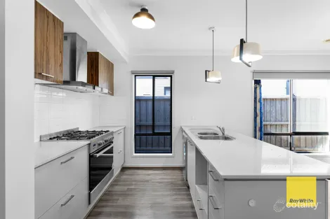 Property photo of 67 Stanmore Crescent Wyndham Vale VIC 3024