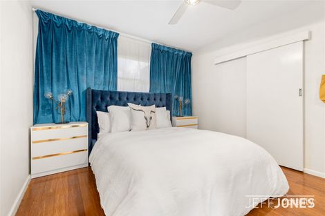 Property photo of 2/28 Kitchener Street Coorparoo QLD 4151