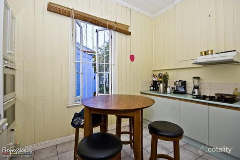 Property photo of 52 Lockerbie Street Kangaroo Point QLD 4169