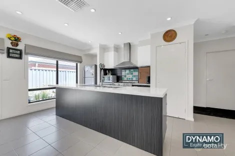 Property photo of 50 Pine Park Drive Wollert VIC 3750