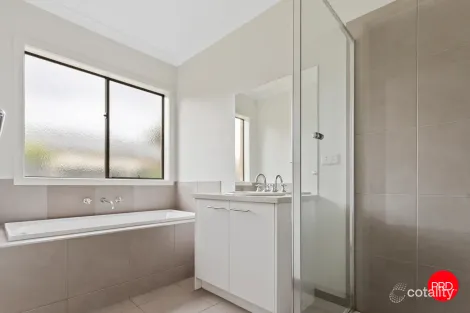 Property photo of 4 Perry Lane Epsom VIC 3551