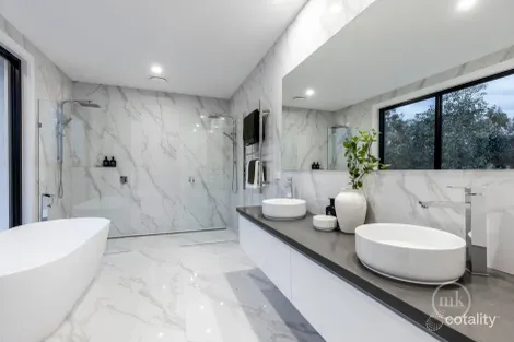 Property photo of 10 Prominence Court Plenty VIC 3090