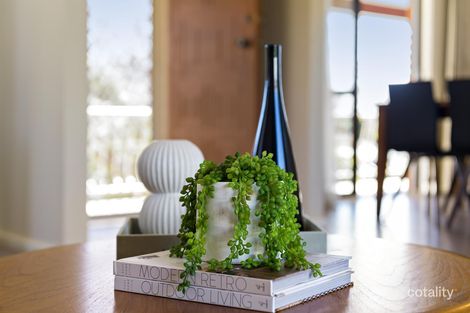 Property photo of 14 Beaurepaire Crescent Holt ACT 2615