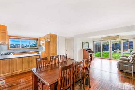 Property photo of 28 Hendricks Crescent Jacana VIC 3047