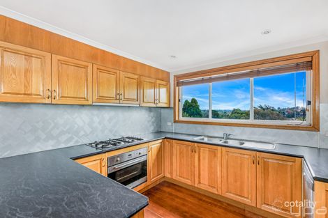 Property photo of 28 Hendricks Crescent Jacana VIC 3047