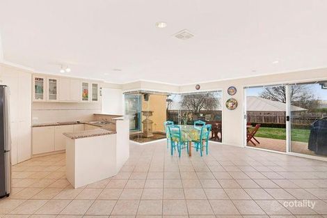 Property photo of 6 Beech Place Jerrabomberra NSW 2619