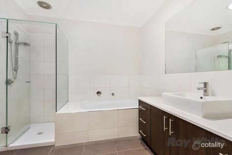 Property photo of 2/282 Furlong Road St Albans VIC 3021