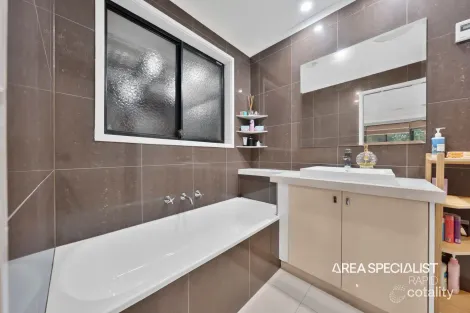 Property photo of 21 Forsyth Court Cranbourne North VIC 3977