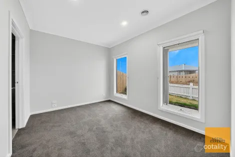 Property photo of 6 Cherrypool Crescent Eynesbury VIC 3338