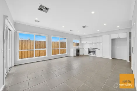 Property photo of 6 Cherrypool Crescent Eynesbury VIC 3338