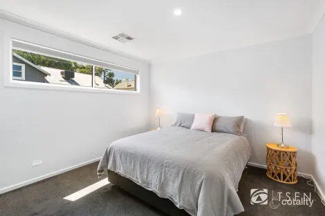 Property photo of 2/60A Honeysuckle Street Ironbark VIC 3550