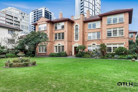 10/18 Queens Rd, Melbourne, VIC 3004