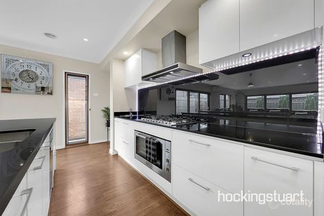 Property photo of 39 Dewpond Crescent Wollert VIC 3750