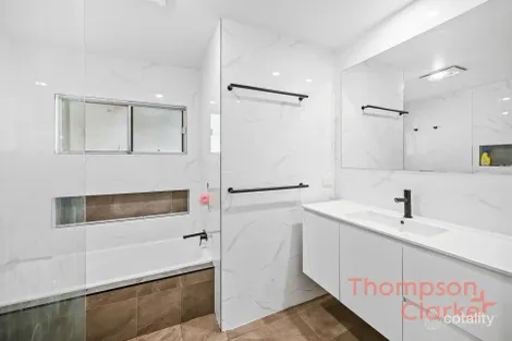 Property photo of 14 Beverley Close Tarro NSW 2322