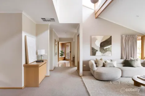 Property photo of 65 Maroong Drive Research VIC 3095